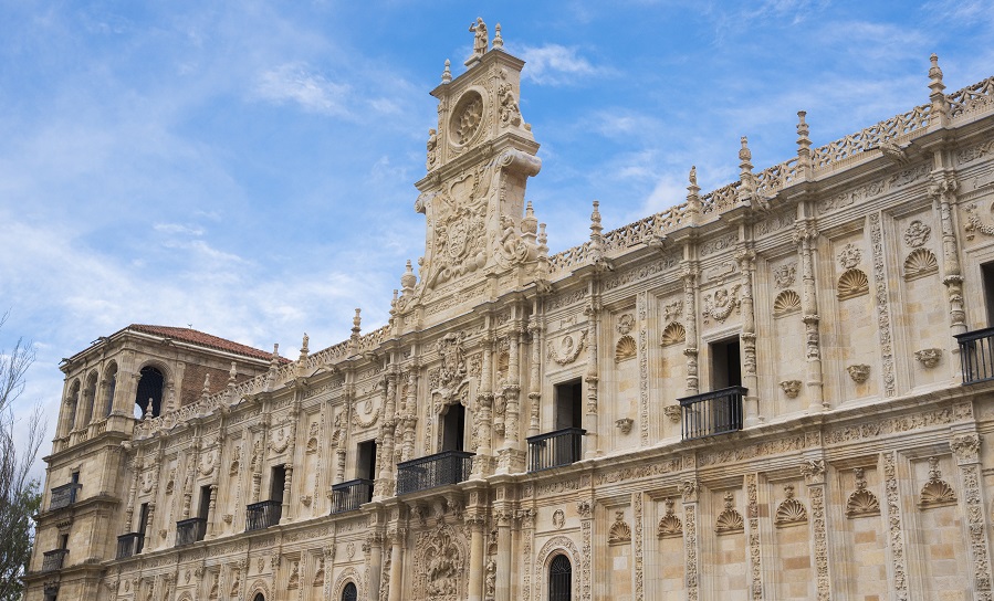 Santiago se detuvo en León